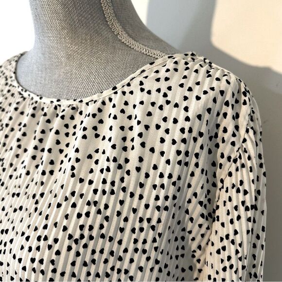 Max Studio Women’s Cream & Black Polka Dot Hearts Long Sleeved Pleated Top SZ L - Picture 3 of 13